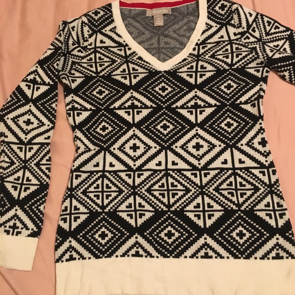 Banana Republic petite XS V-neck geometric sweater